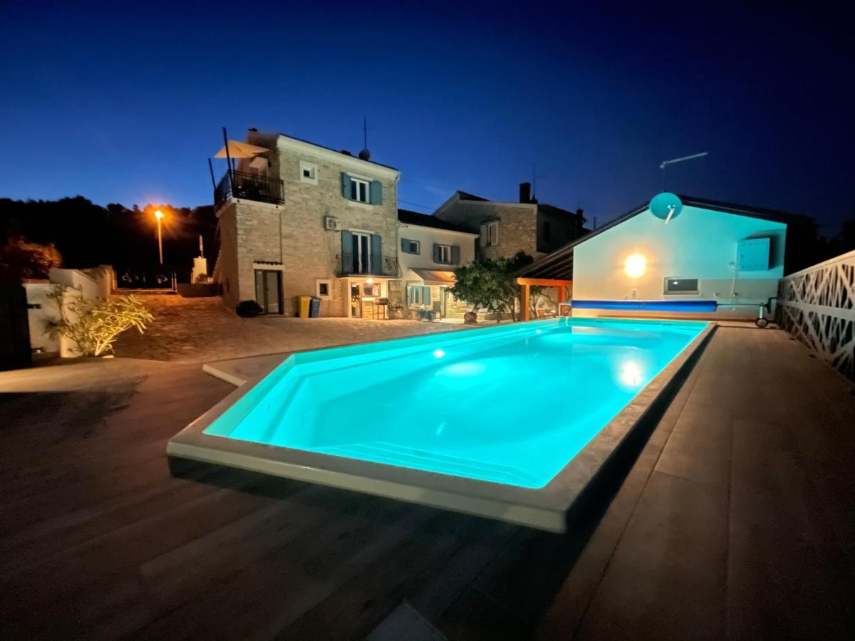פולה Apartments Nona מראה חיצוני תמונה