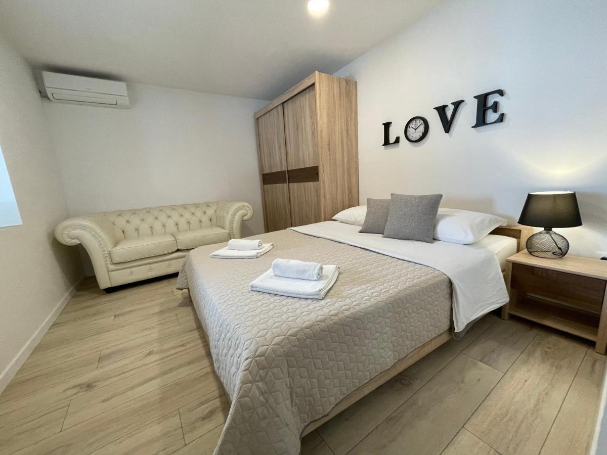 פולה Apartments Nona מראה חיצוני תמונה