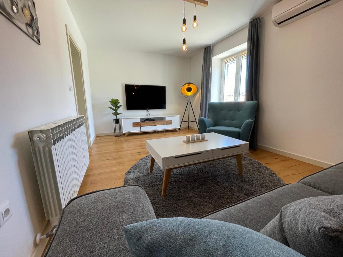 פולה Apartments Nona מראה חיצוני תמונה
