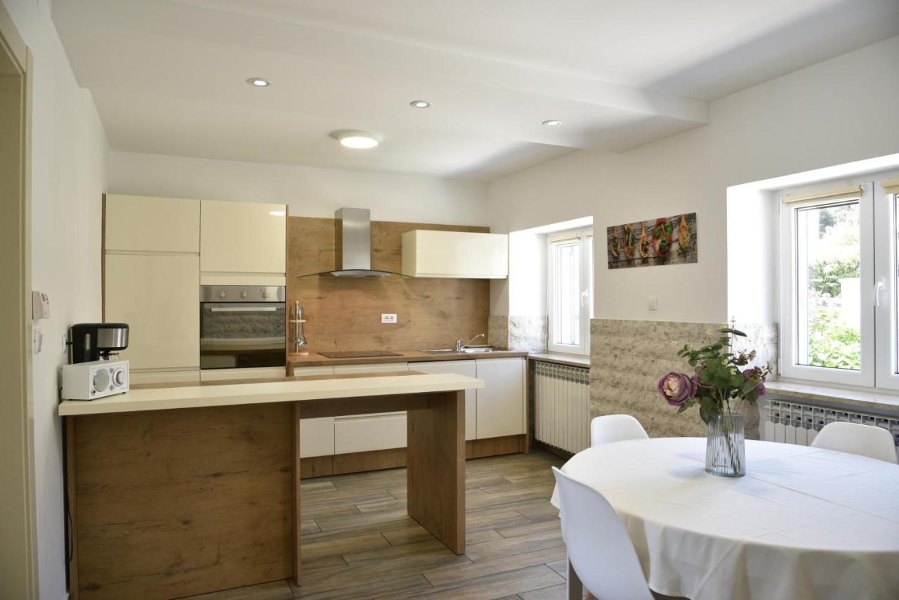 פולה Apartments Nona מראה חיצוני תמונה